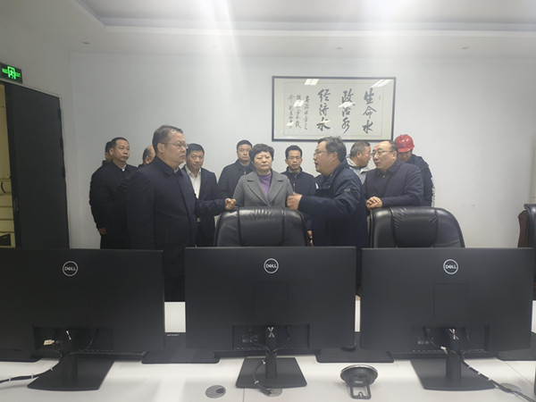高郵市委書(shū)記張利蒞臨高郵粵海進(jìn)行極寒天氣_副本.jpg